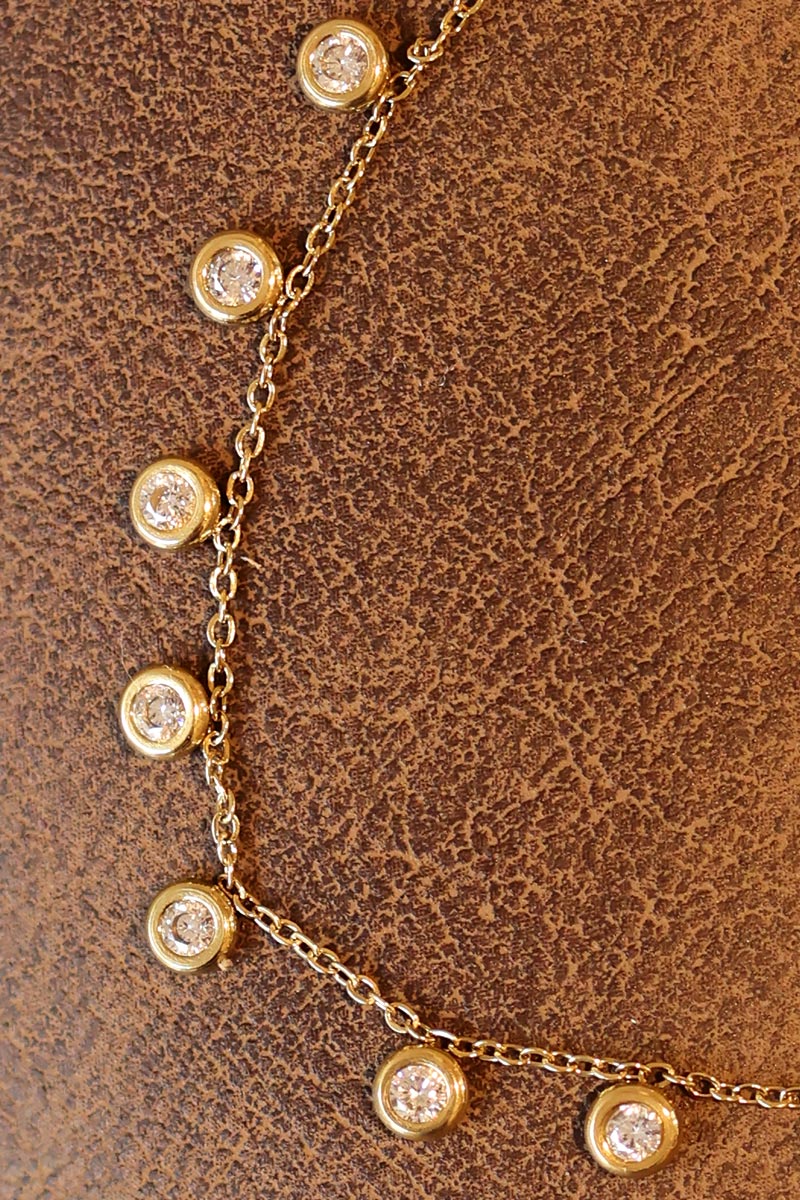 ÉLISE | Pulsera de cadena fina dorada con colgantes de pedrería