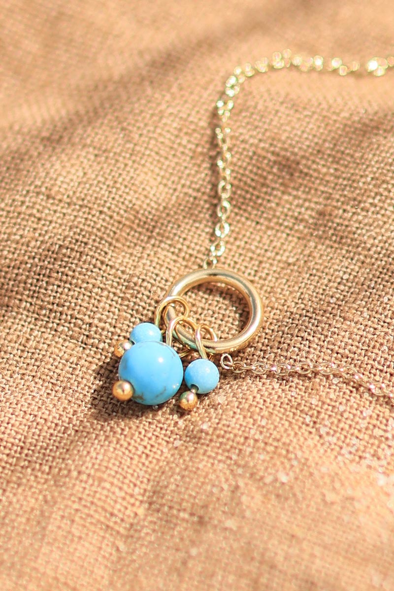 DOMITILLE | Pulsera de cadena fina con colgante de cuentas turquesa