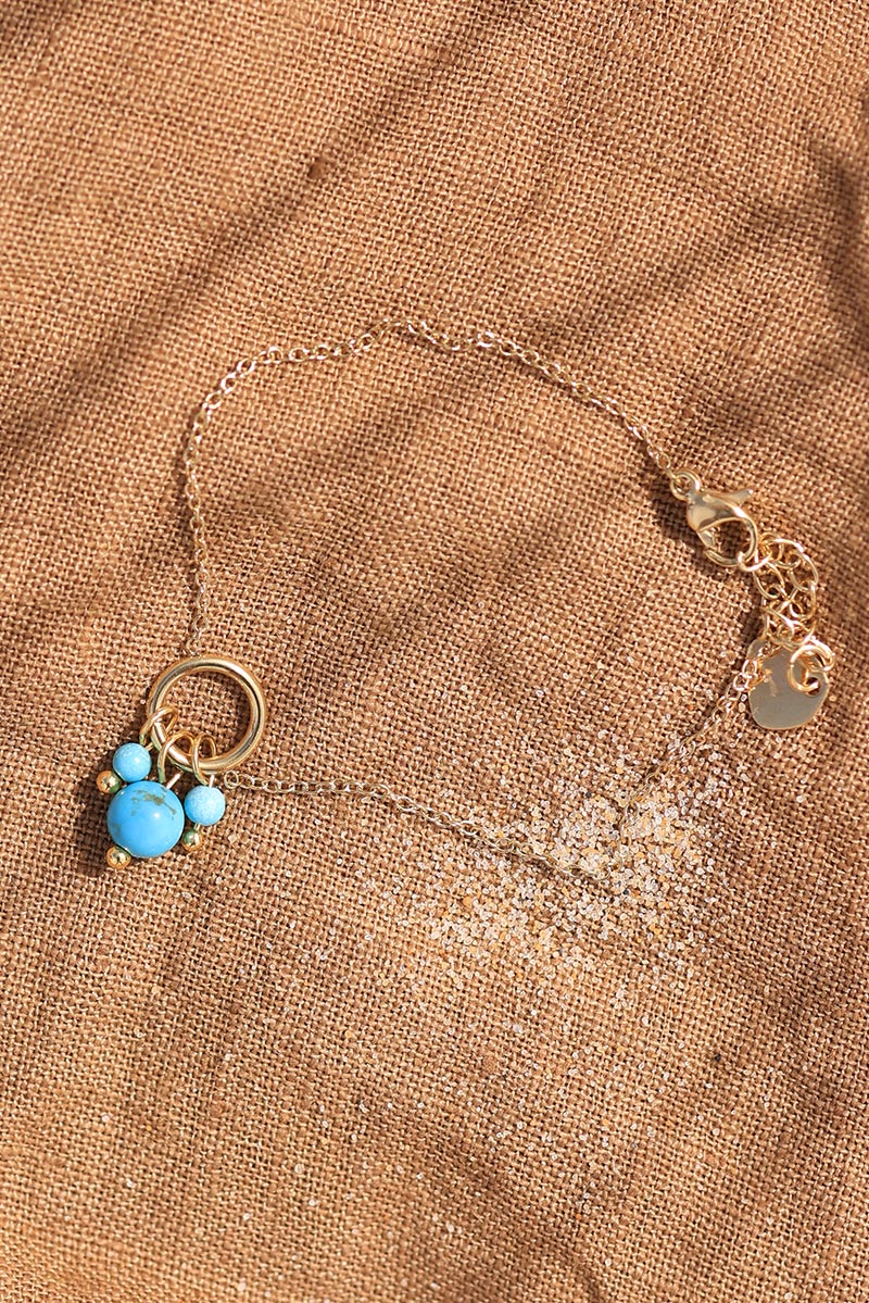DOMITILLE | Pulsera de cadena fina con colgante de cuentas turquesa