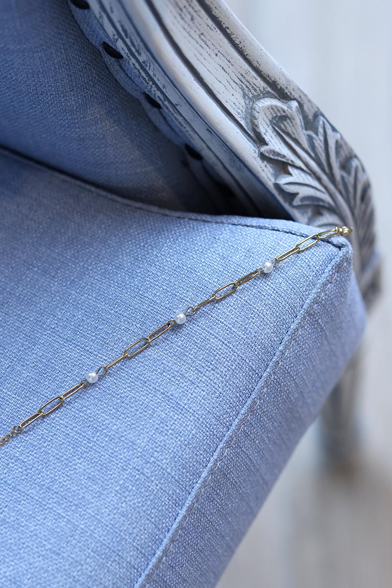 CHLOÉ | Pulsera de cadena de eslabones dorados y perlas nacaradas blancas