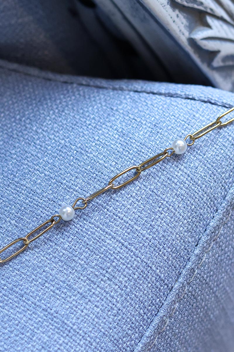 CHLOÉ | Pulsera de cadena de eslabones dorados y perlas nacaradas blancas