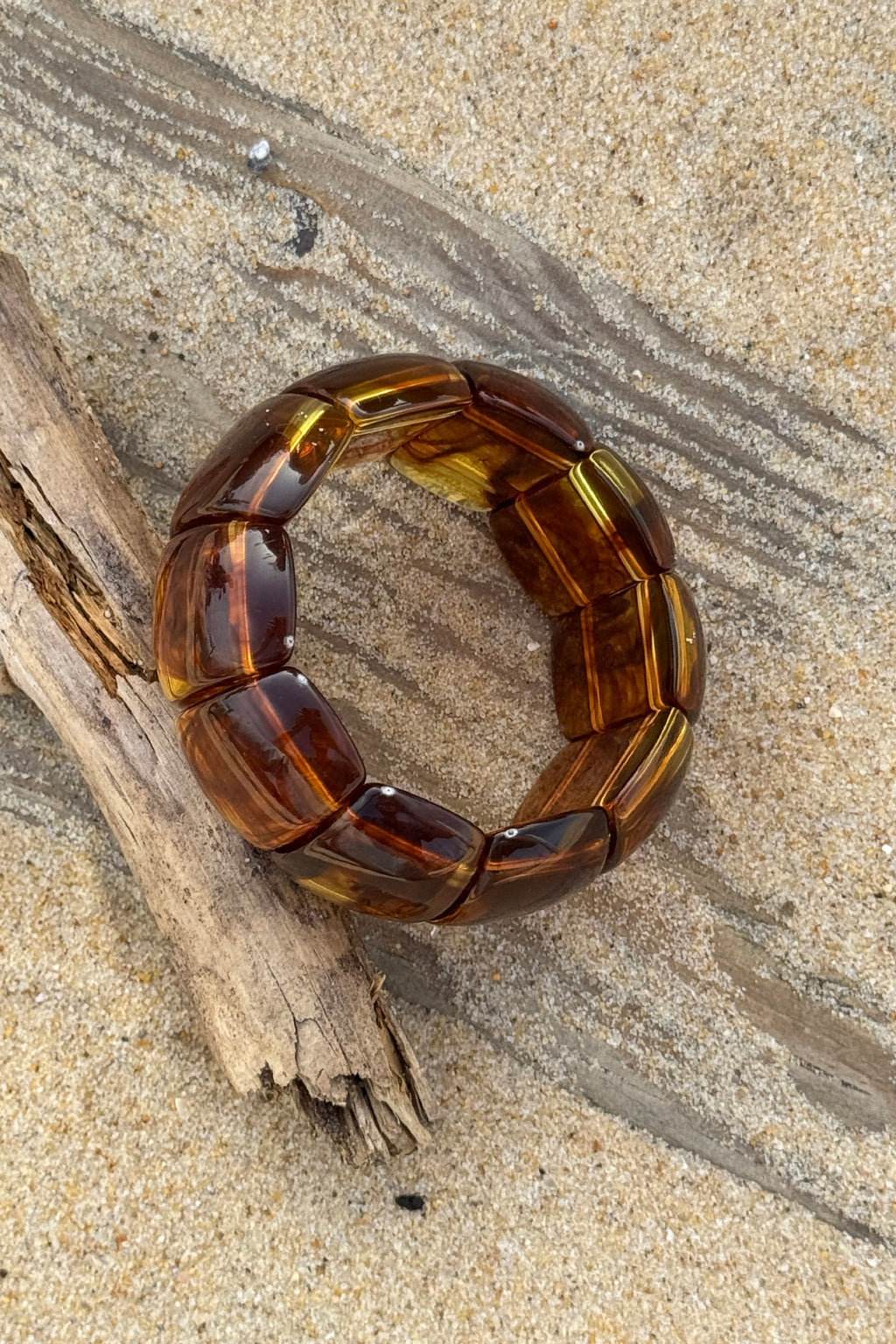 CLARA | Pulsera elástica de resina efecto carey marrón con aspecto de aro
