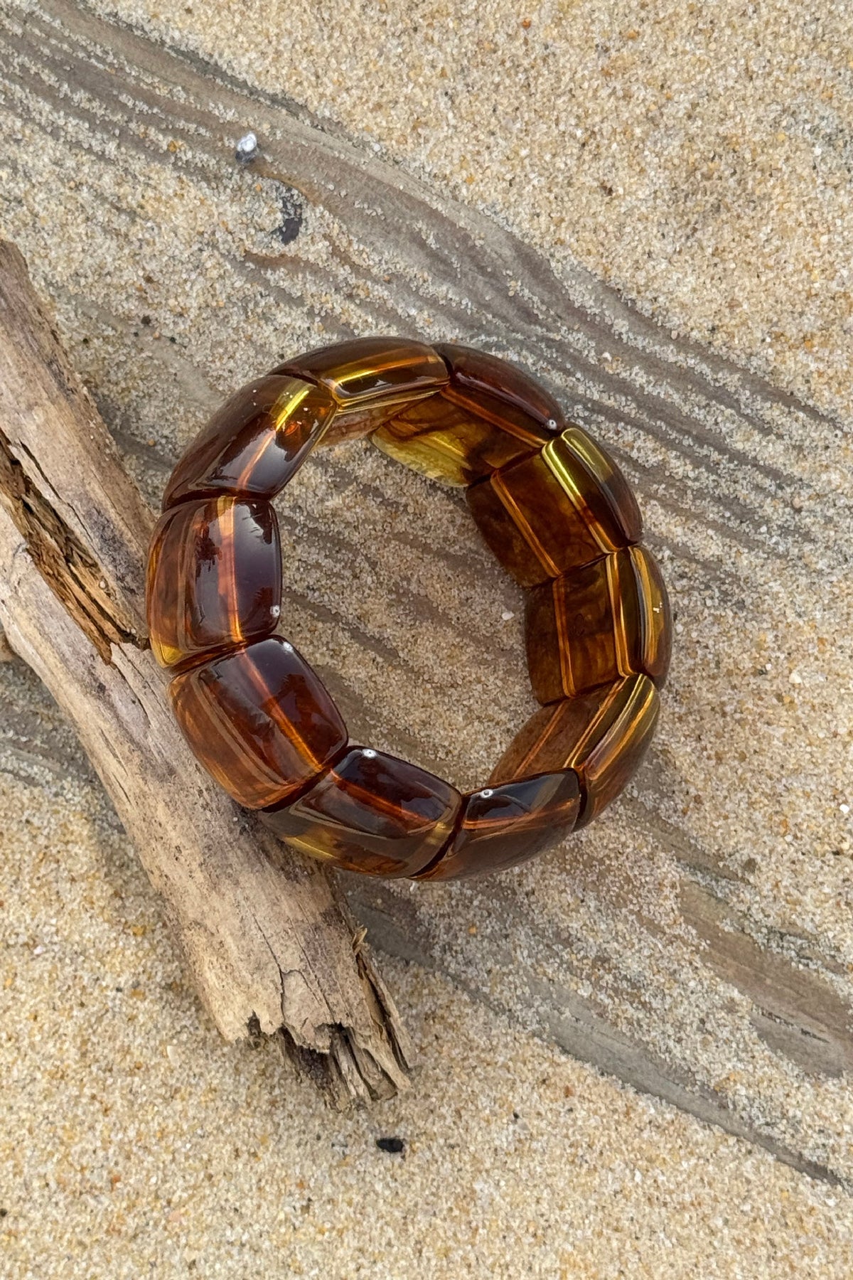 CLARA | Pulsera elástica de resina efecto carey marrón con aspecto de aro