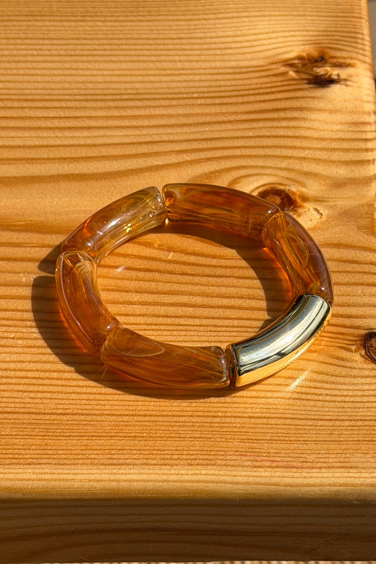ÉLÉNA | Pulsera elástica estilo aro de cuentas de acetato marrón carey y doradas