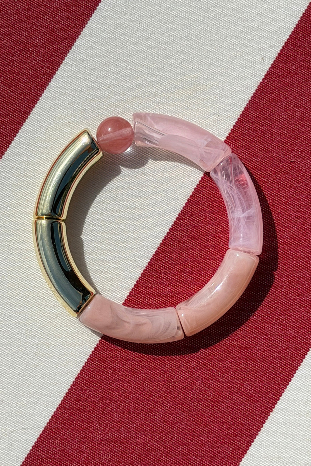 ÉLIANE | Pulsera elástica estilo aro de cuentas de acetato rosa pálido y doradas