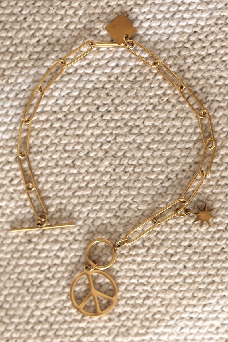 BÉRÉNICE | Pulsera de eslabones gruesos dorados con colgante Peace and Love