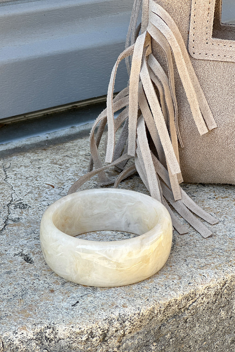 CONSTANCE | Pulsera de aro de resina marmoleada beige