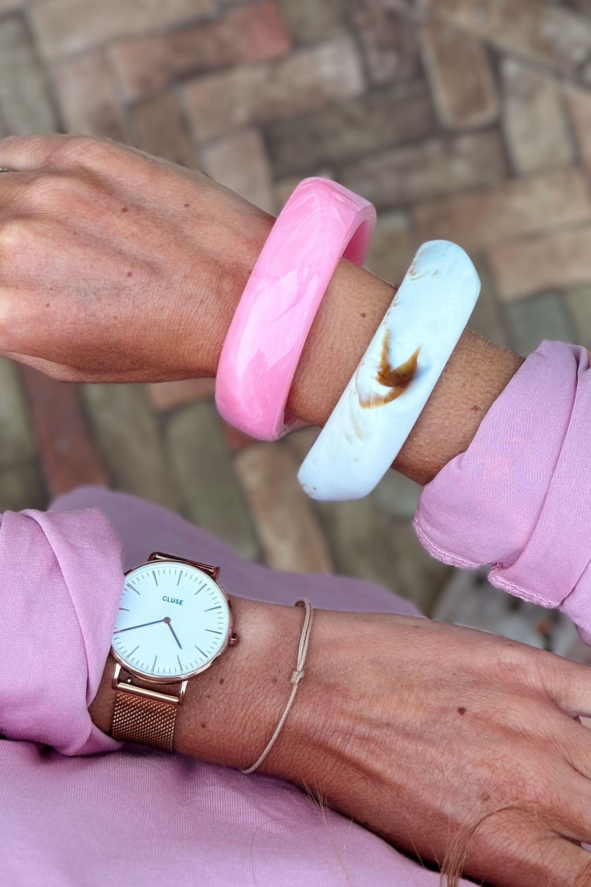 ARIANE | Pulsera de aro de resina marmoleada rosa
