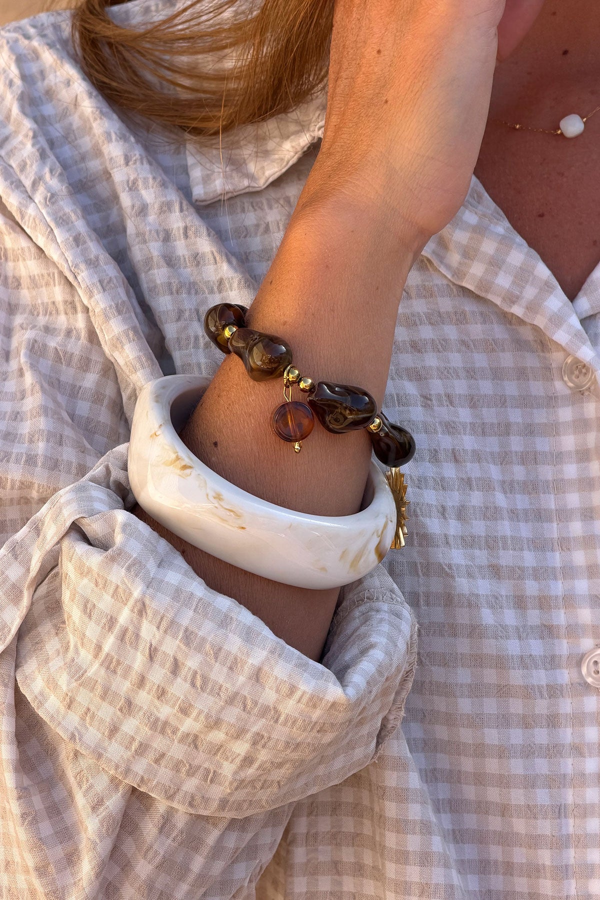 ARLETTE | Pulsera de aro de resina marmoleada blanca