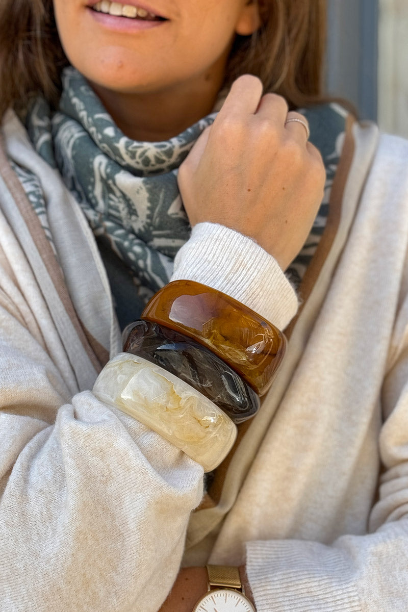 DELPHINE | Pulsera de aro de resina marmoleada marrón
