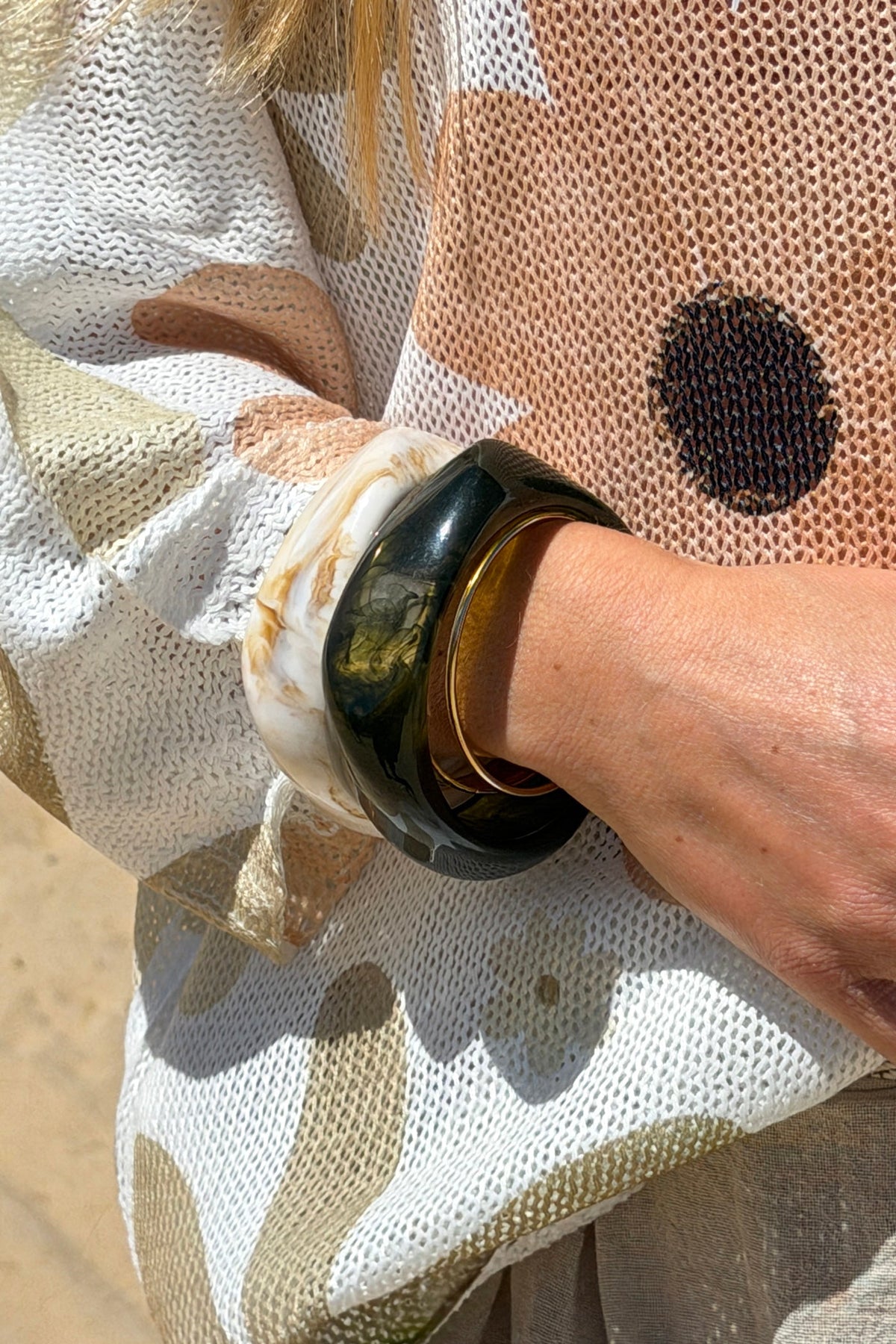 CAMILLE | Pulsera de aro de resina marmoleada caqui