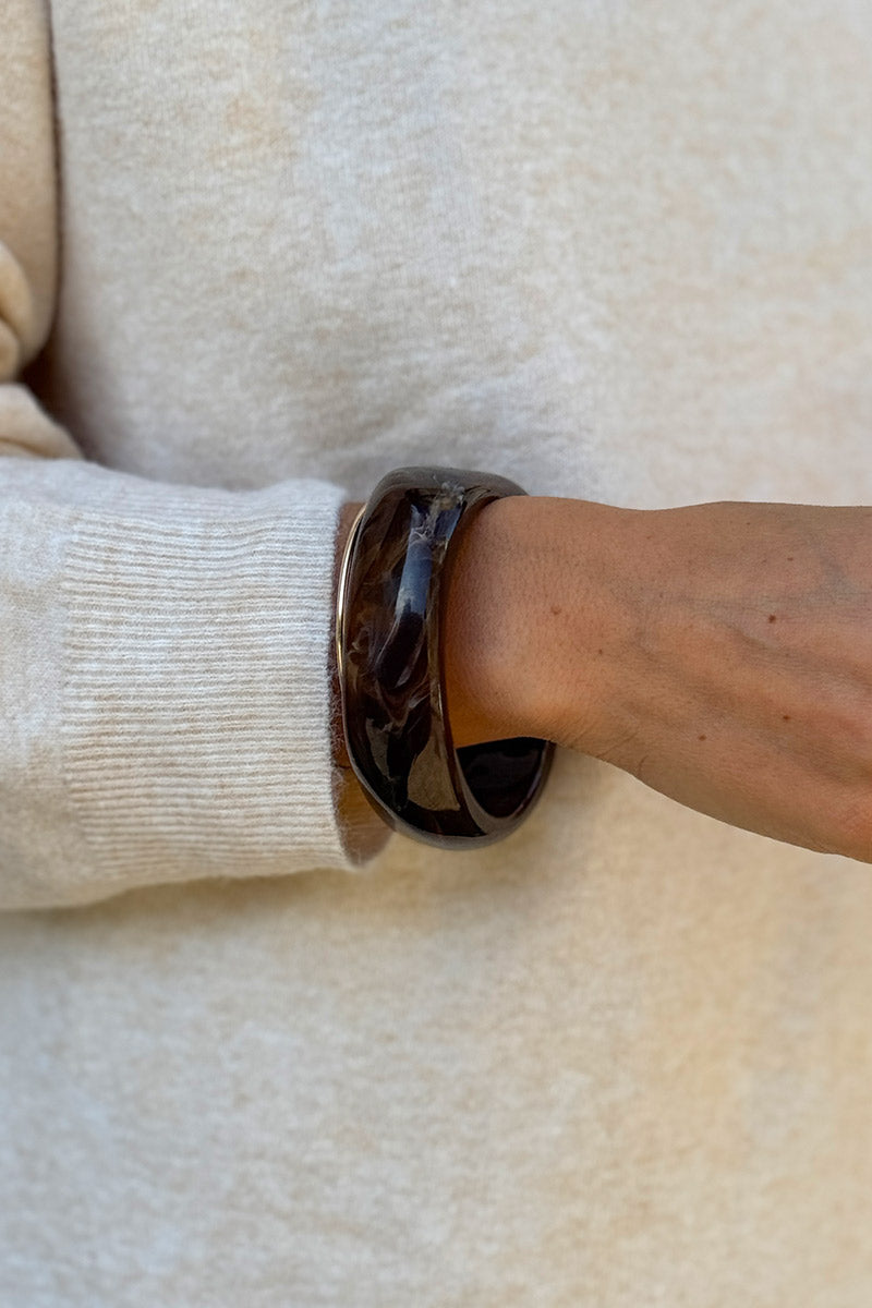 DELPHINE | Pulsera de aro de resina marmoleada marrón