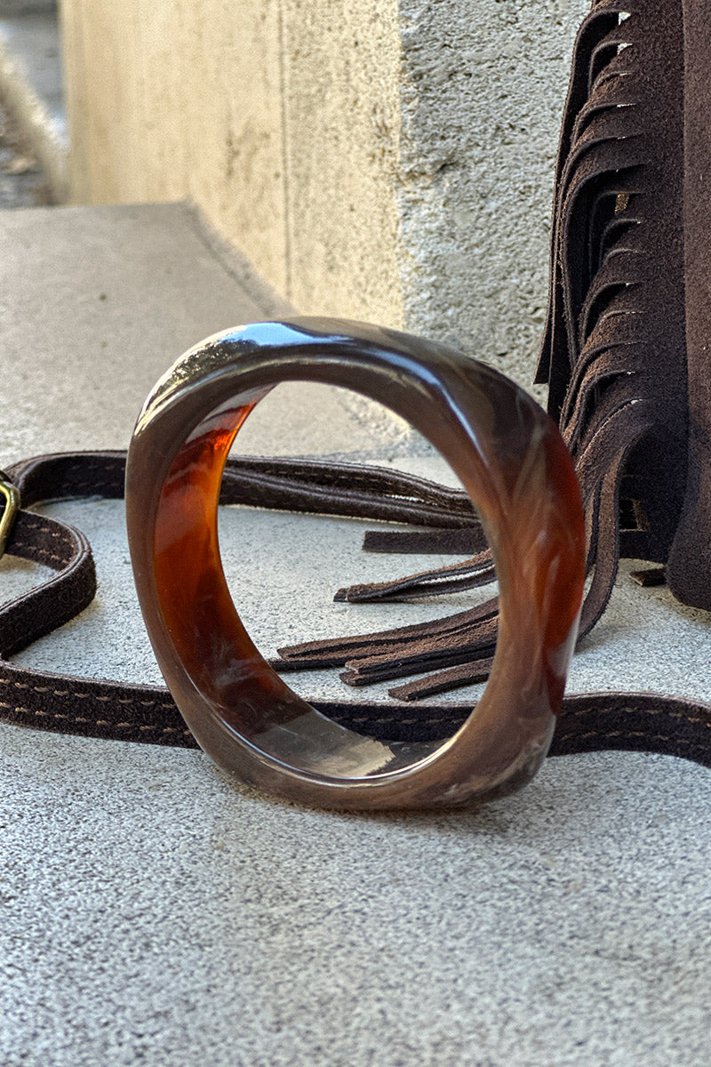 DELPHINE | Pulsera de aro de resina marmoleada marrón