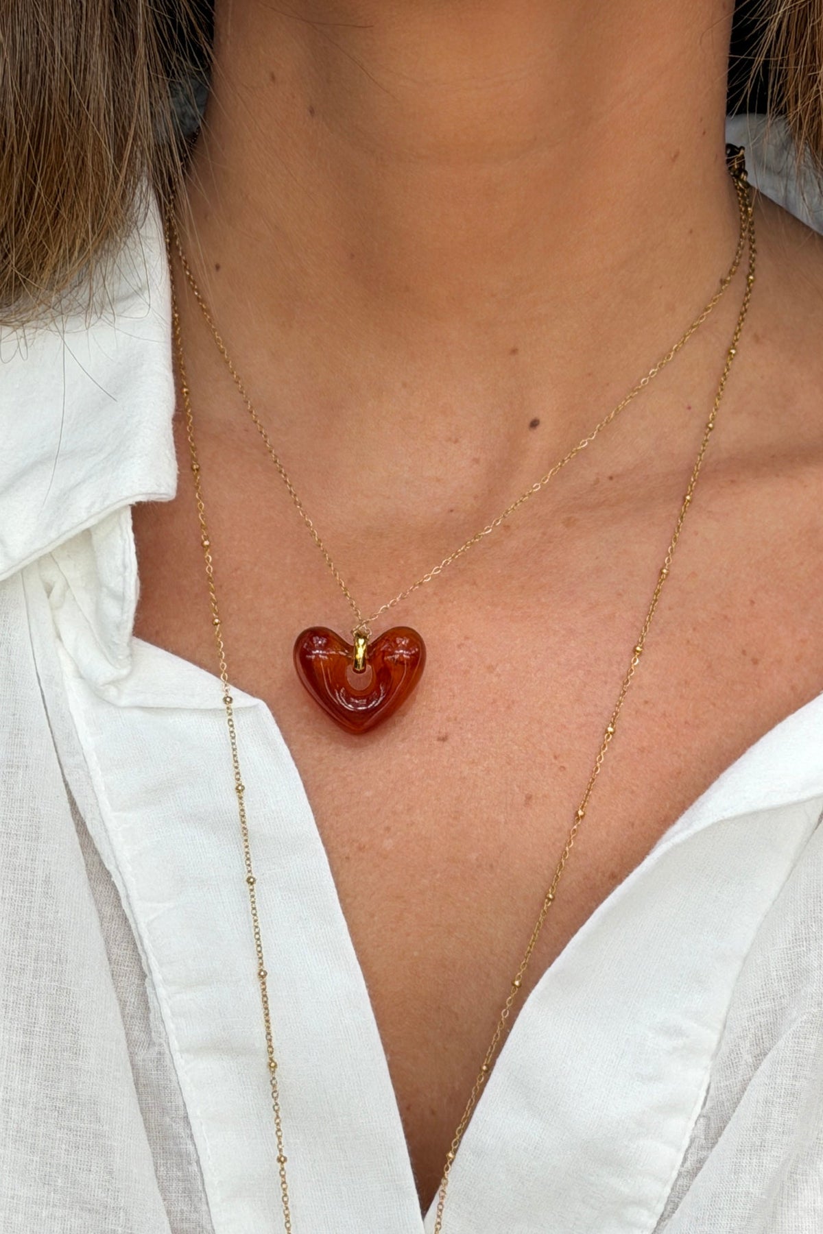 ELSA | Collar de cadena dorada con colgante de corazón de acetato marrón carey
