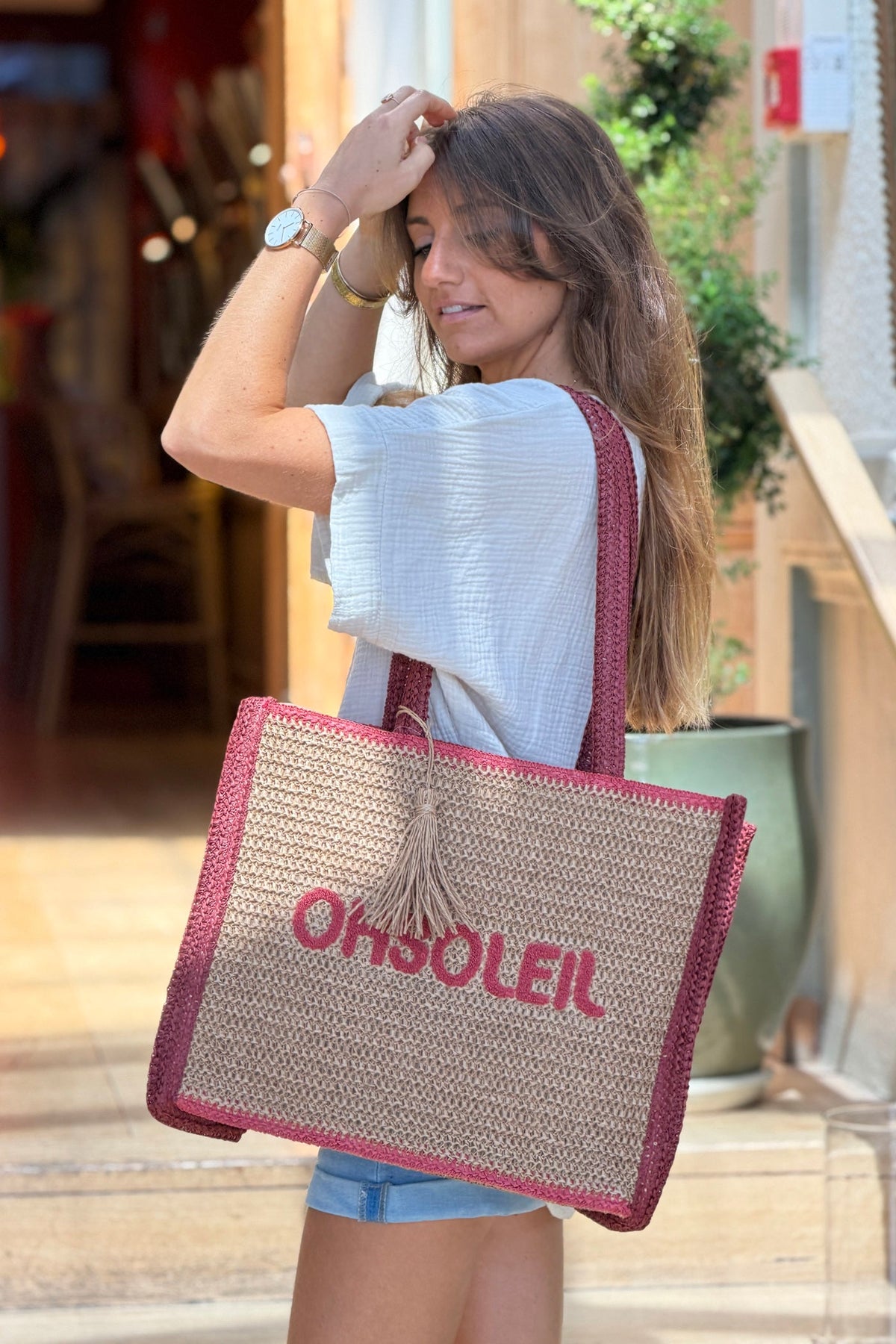ARLETTE | Bolso shopper estilo rafia de paja camel y burdeos con bordado "Oh Soleil"