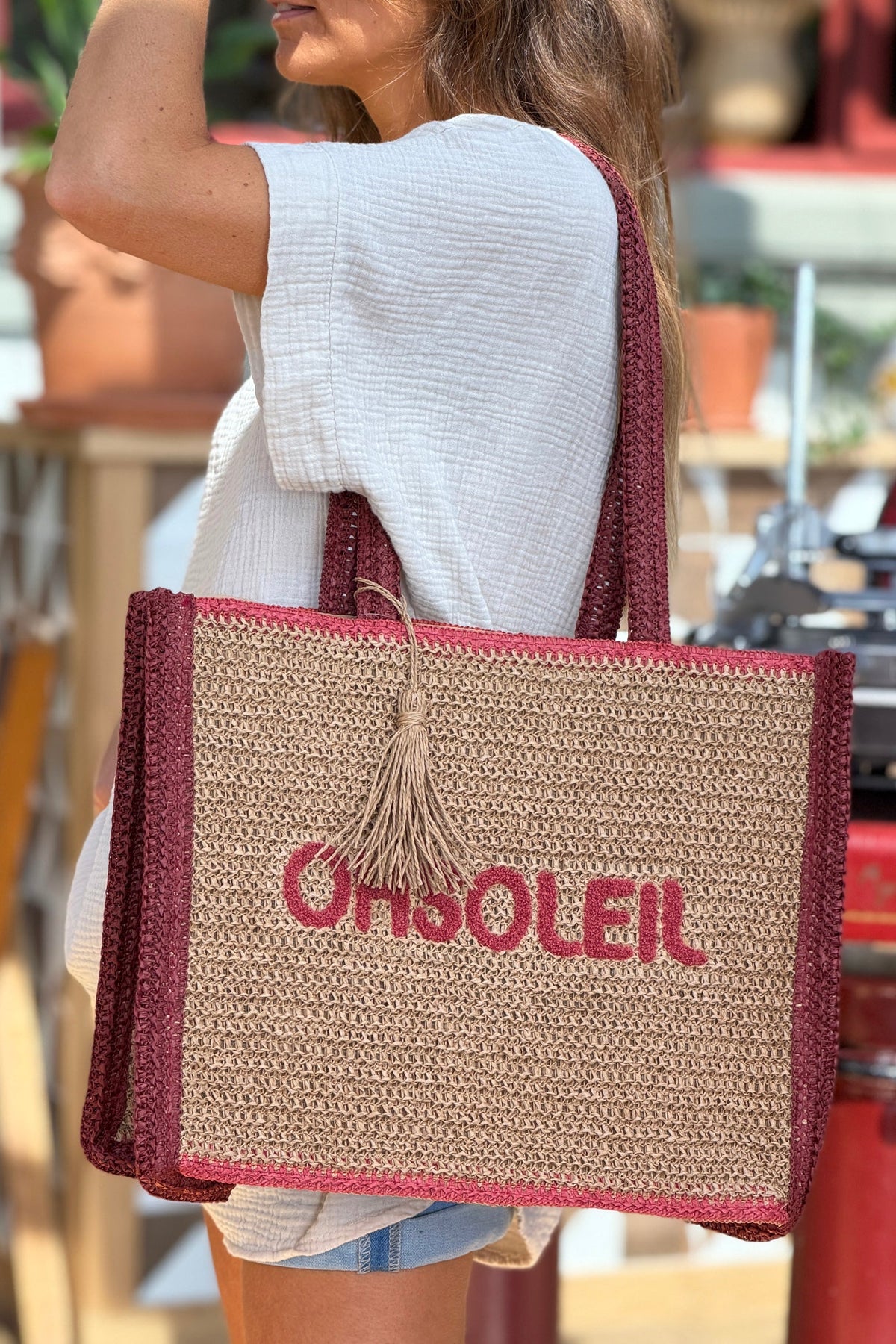 ARLETTE | Bolso shopper estilo rafia de paja camel y burdeos con bordado "Oh Soleil"