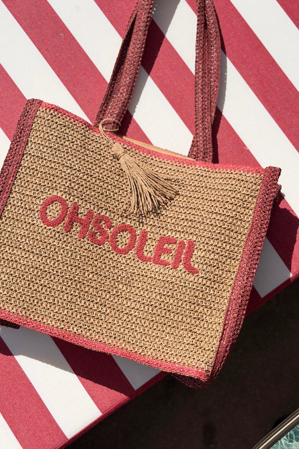 ARLETTE | Bolso shopper estilo rafia de paja camel y burdeos con bordado "Oh Soleil"