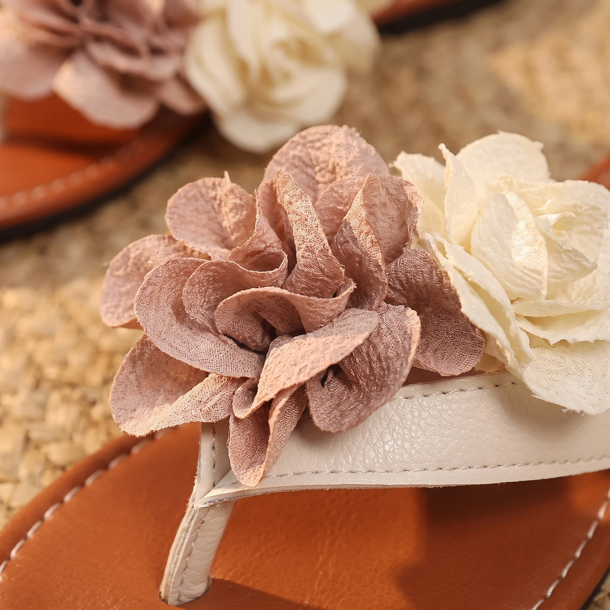 AZAHAR — détail des fleurs appliquées