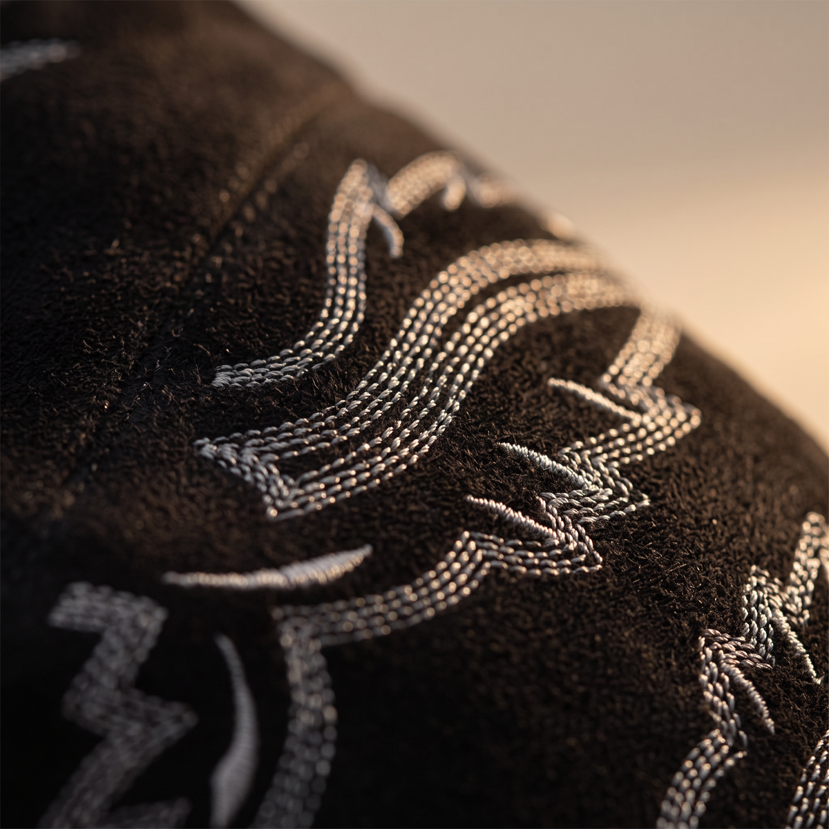 CHELSEA — détail des broderies western
