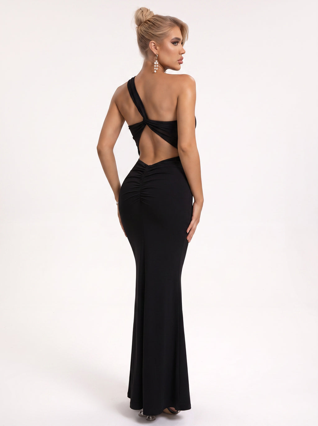 GABRIELLE | Robe longue asymétrique à épaule dénudée