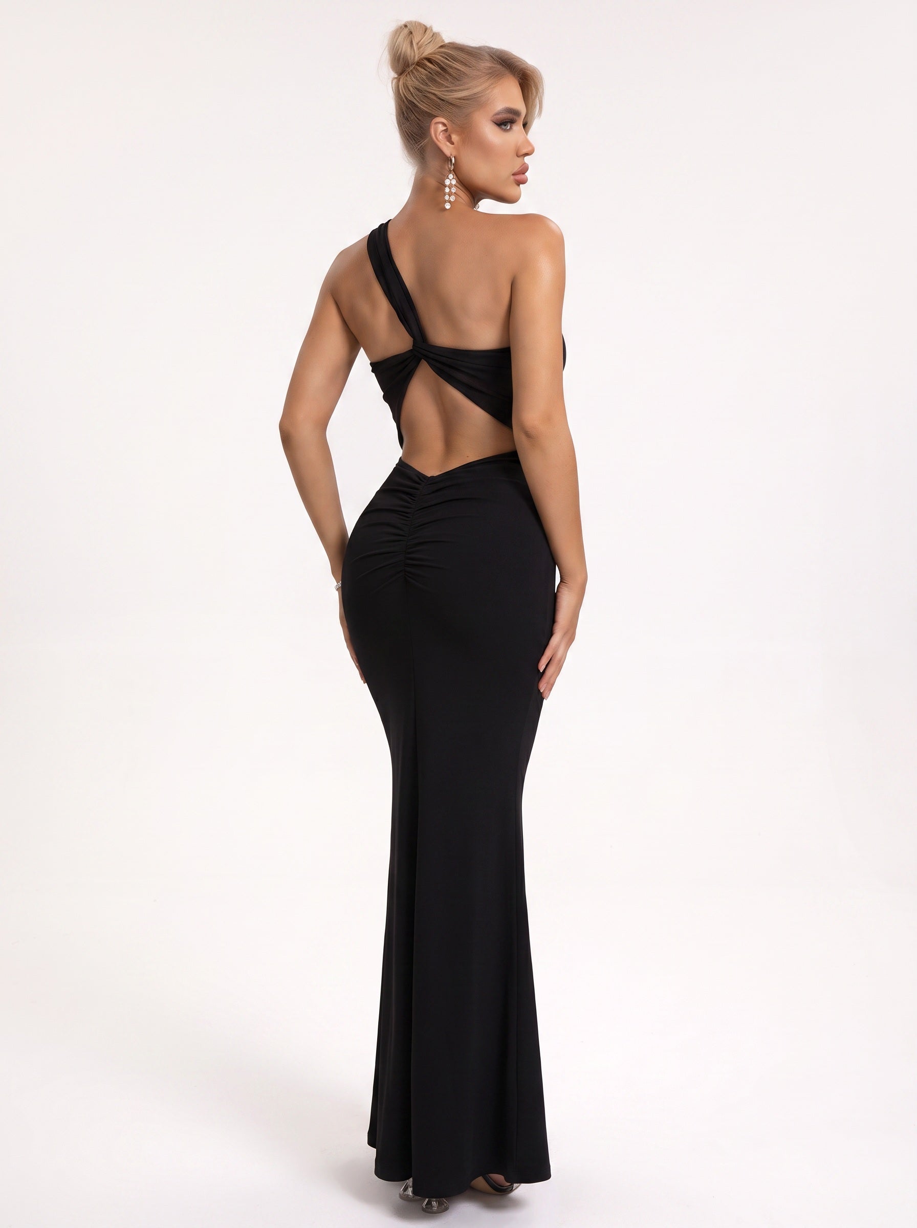 GABRIELLE | Robe longue asymétrique à épaule dénudée
