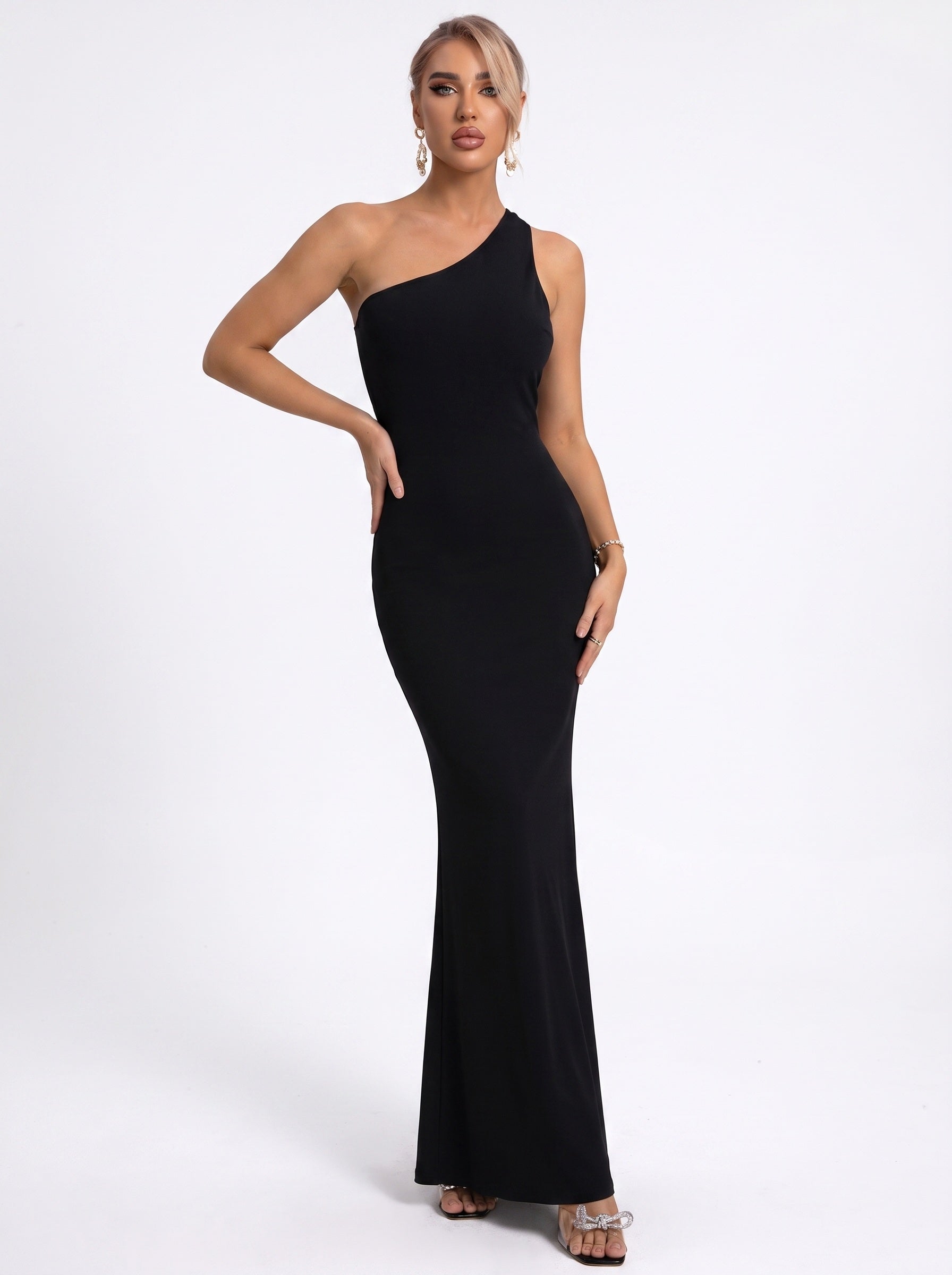 GABRIELLE | Robe longue asymétrique à épaule dénudée
