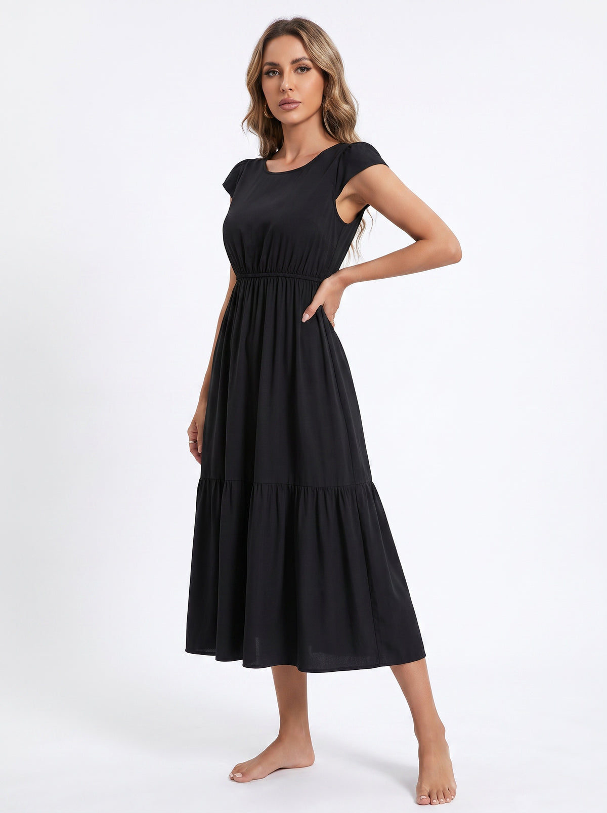 AURÉLIE | Robe brodée à col carré et ourlet à volant