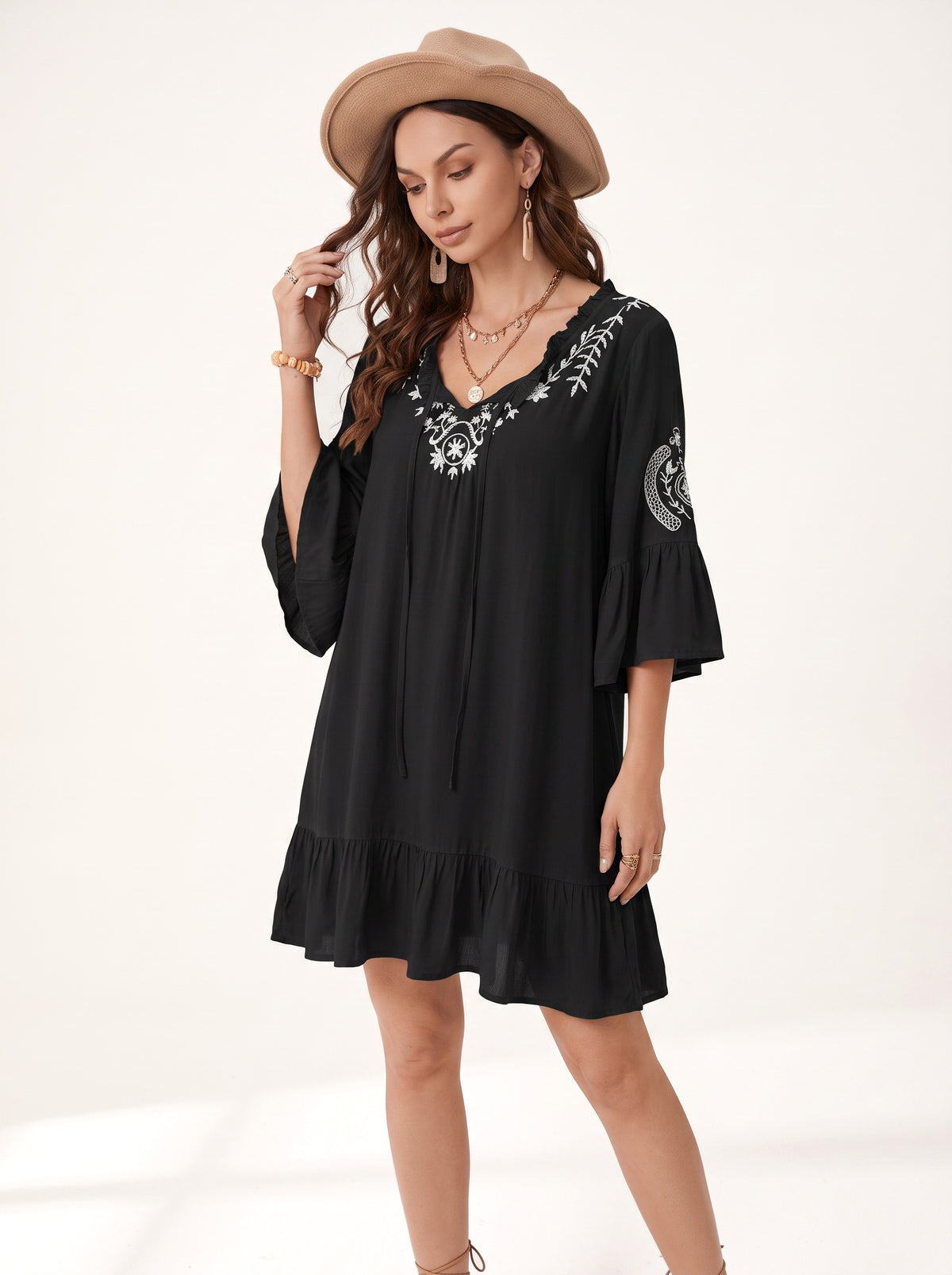 LÉONIE | Robe courte imprimée, col noué et manches volantées