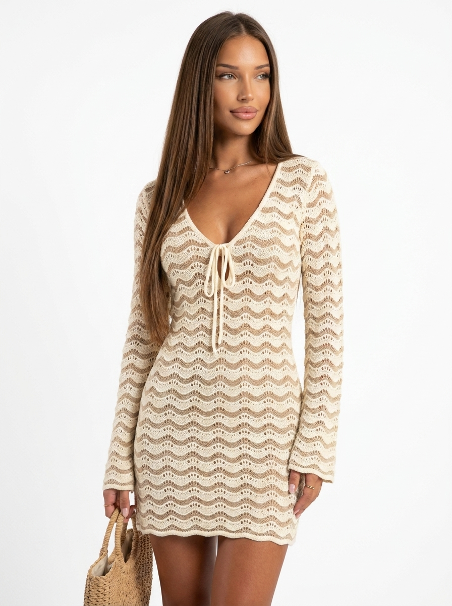 MANON | Robe courte au crochet, col V, manches longues