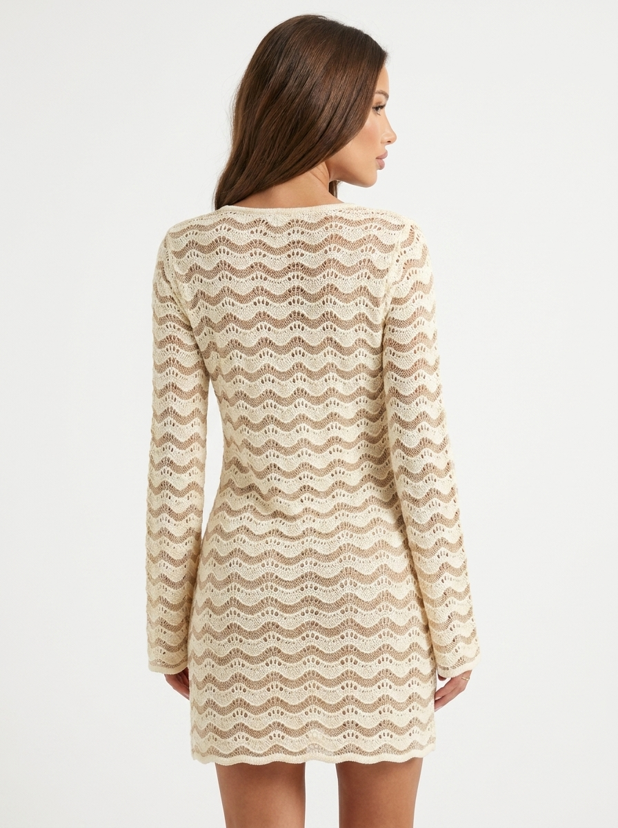 MANON | Robe courte au crochet, col V, manches longues