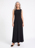 LOOK ADELE - robe longue noire portee avec les sandales compensees noires, vue de face