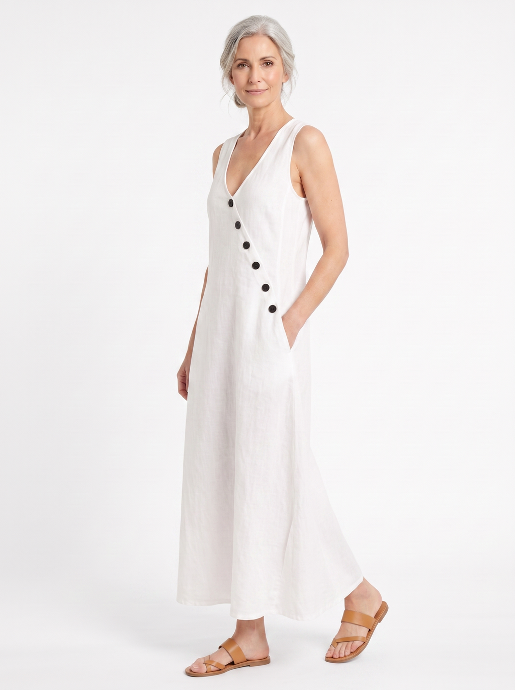 LOUISON robe longue en coton-lin blanche — vue trois quarts en mouvement