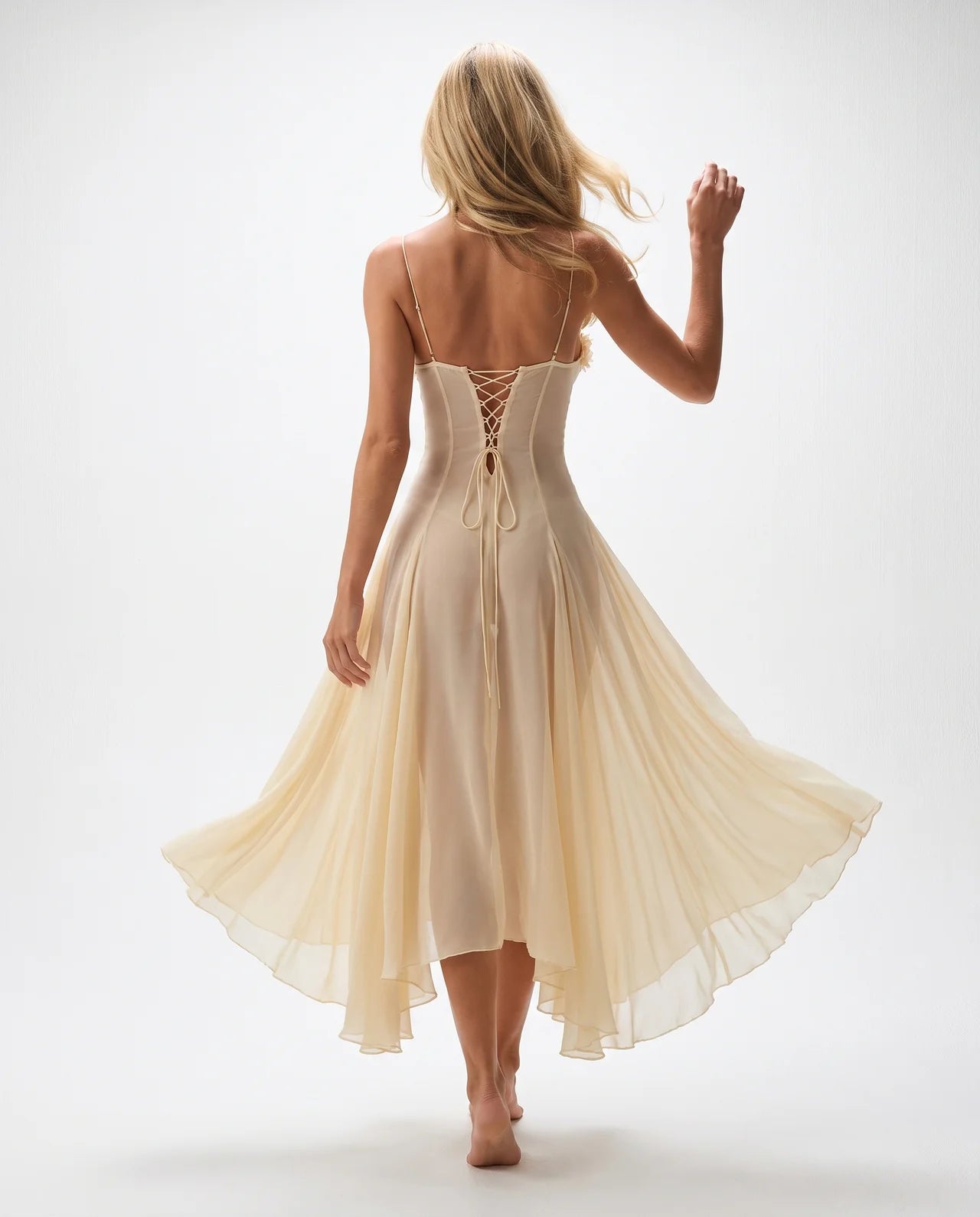 FLEUR | Robe fleurie ornée à fines bretelles